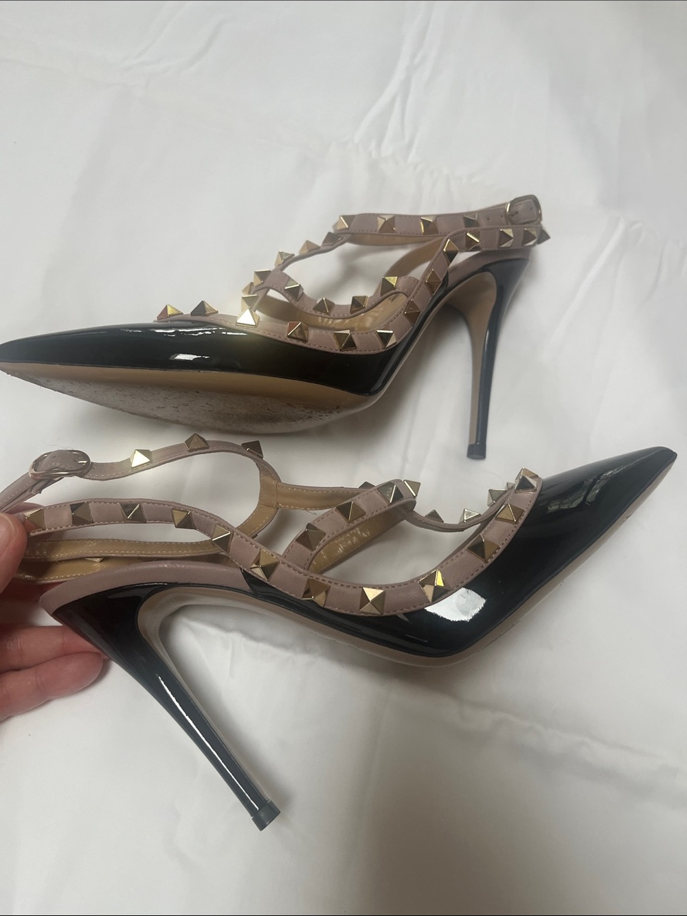 Valentino Garavani Rockstud Patent Leather T-strap Pumps Black/Blush Nude - Picture 15 of 16